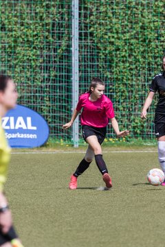 Bild 25 - B-Juniorinnen Pokalfinale SV Henstedt Ulzburg - SG Holstein Sued : 2:0